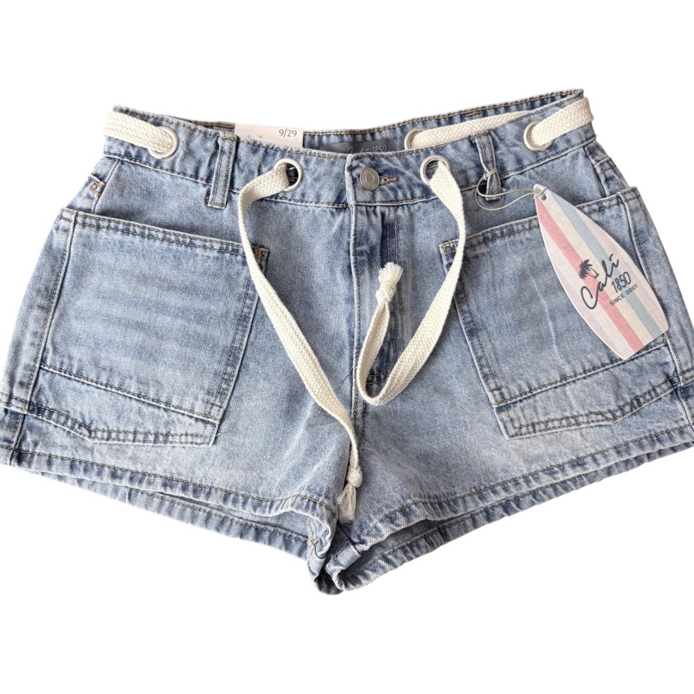 Cali 1850 Womens Light Wash Lace Up Rope Waist Denim Shorts Size 9/29 NWT